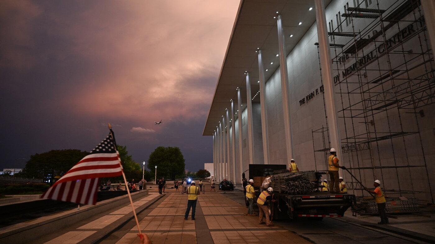 Kennedy Center says it's on th...