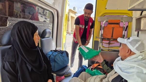 الهلال الأحمر يقدم الدعم النفسي والإنساني للدفعة 90 من الجرحى والمرضى الفلسطينيين