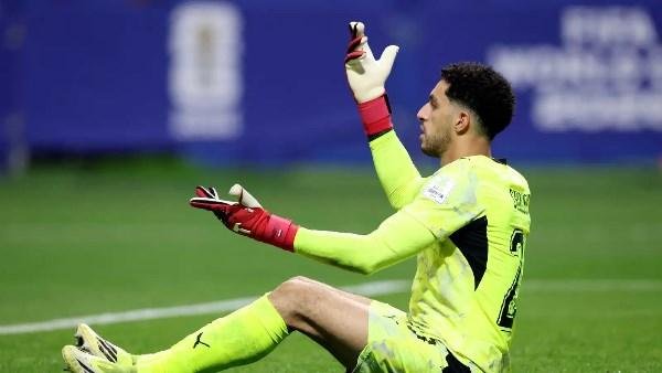 بعد حفل زفافه.. مصطفى شوبير ينتظم في تدريبات الأهلي
