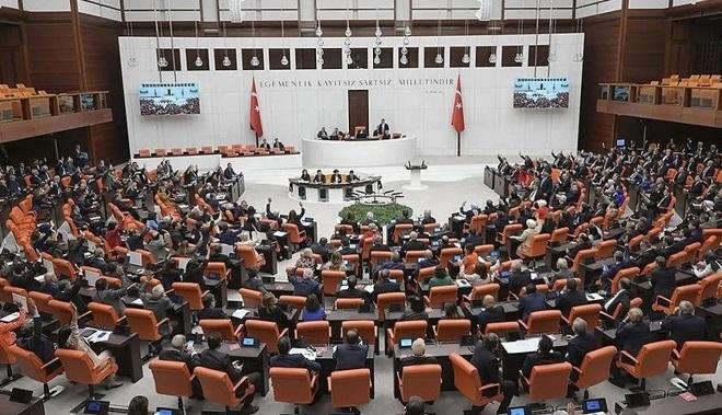 المعارضة التركية تنسحب من البرلمان مع عودة المجلس من عطلته الصيفية