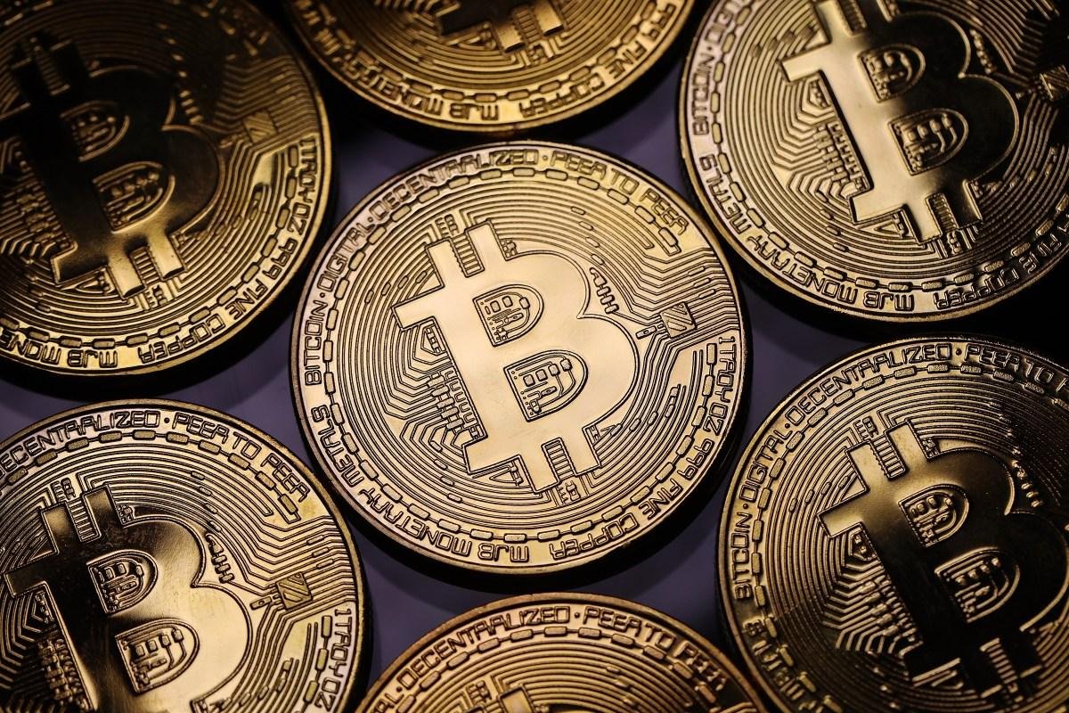 Scammers target hundreds of th...
