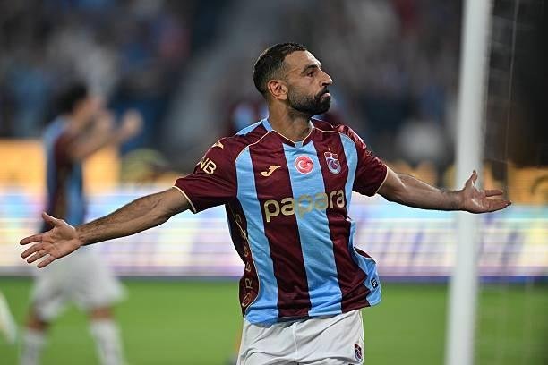 محمد صلاح يقود هجوم طرابزون سبور أمام بشكتاش في الدوري التركي