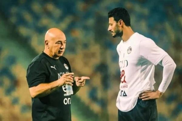 عكس أزمة الشناوي وحسام حسن.. فييرا يرفض وصف نجمي السنغال بـ«المنتهين»