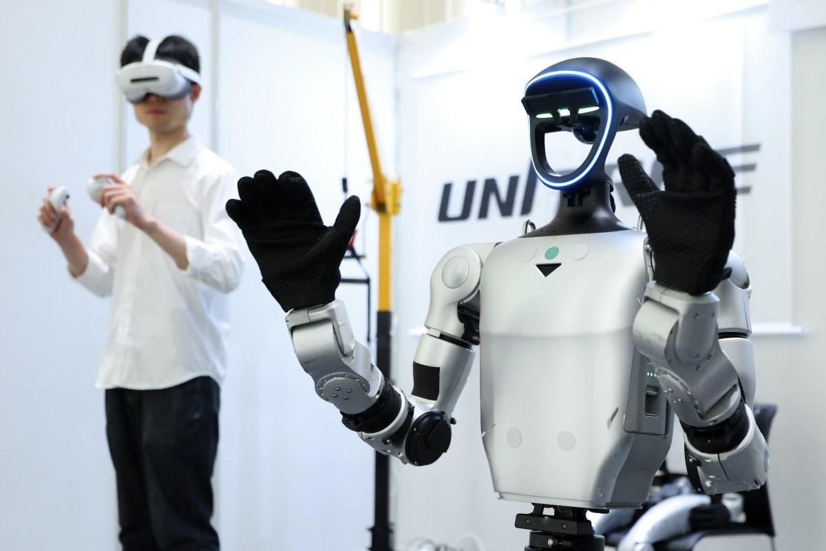 Robot brain builders are pushi...