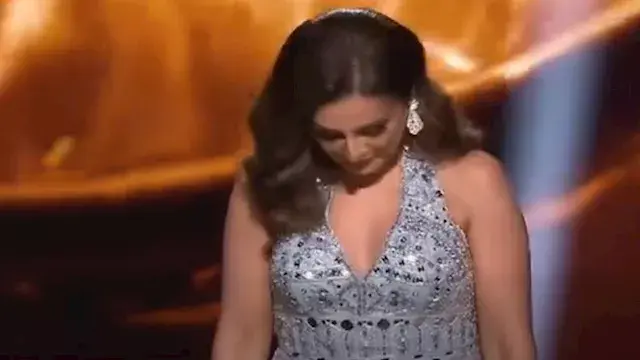بكاء أنغام في حفلها بالسعودية...