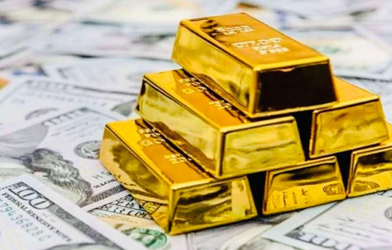 إمبابي: ارتفاع الدولار خلال أكتوبر حد من انتقال خسائر الذهب العالمية إلى السوق المحلية