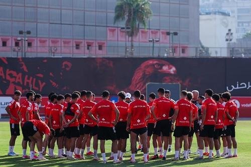 عموتة يمنح لاعبي الأهلي راحة من التدريبات الجمعة