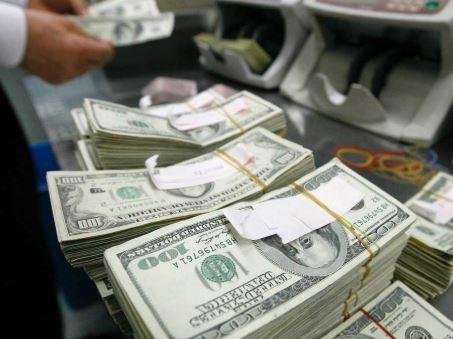 خروج أكثر من مليار دولار من أذون الخزانة المصرية خلال يومين.. والفائدة المطلوبة تقترب من 30%