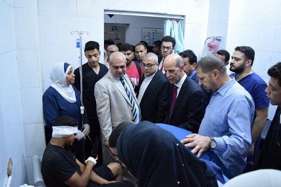 وزير التعليم العالي يتابع الحالة الصحية للطلاب المصابين في حادث تصادم أتوبيس وسيارة ببني سويف