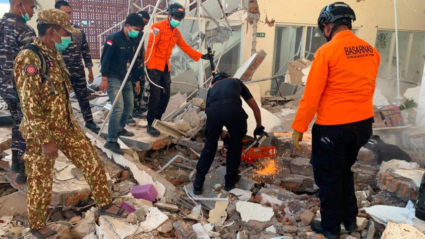 Rescuers dig through rubble an...