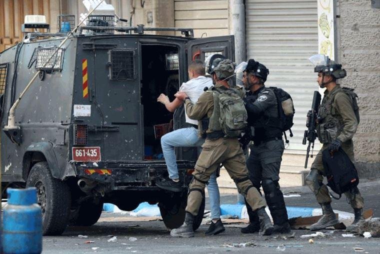 قوات الاحتلال الإسرائيلية تعتقل 7 فلسطينيين من قلقيلية ونابلس بالضفة الغربية