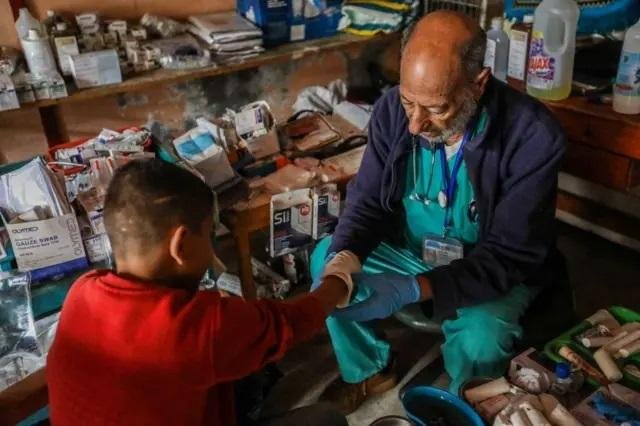 من الإنسولين إلى العلاج الكيميائي.. أزمة الدواء تحاصر مرضى غزة