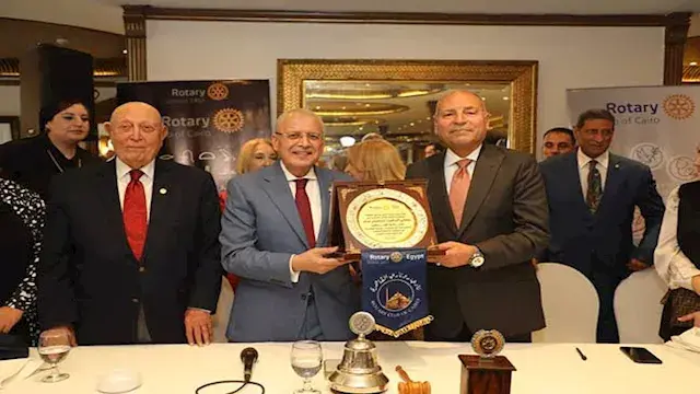 محافظ القاهرة يستعرض مشروعات الإسكان وتطوير البنية التحتية بالعاصمة - صور