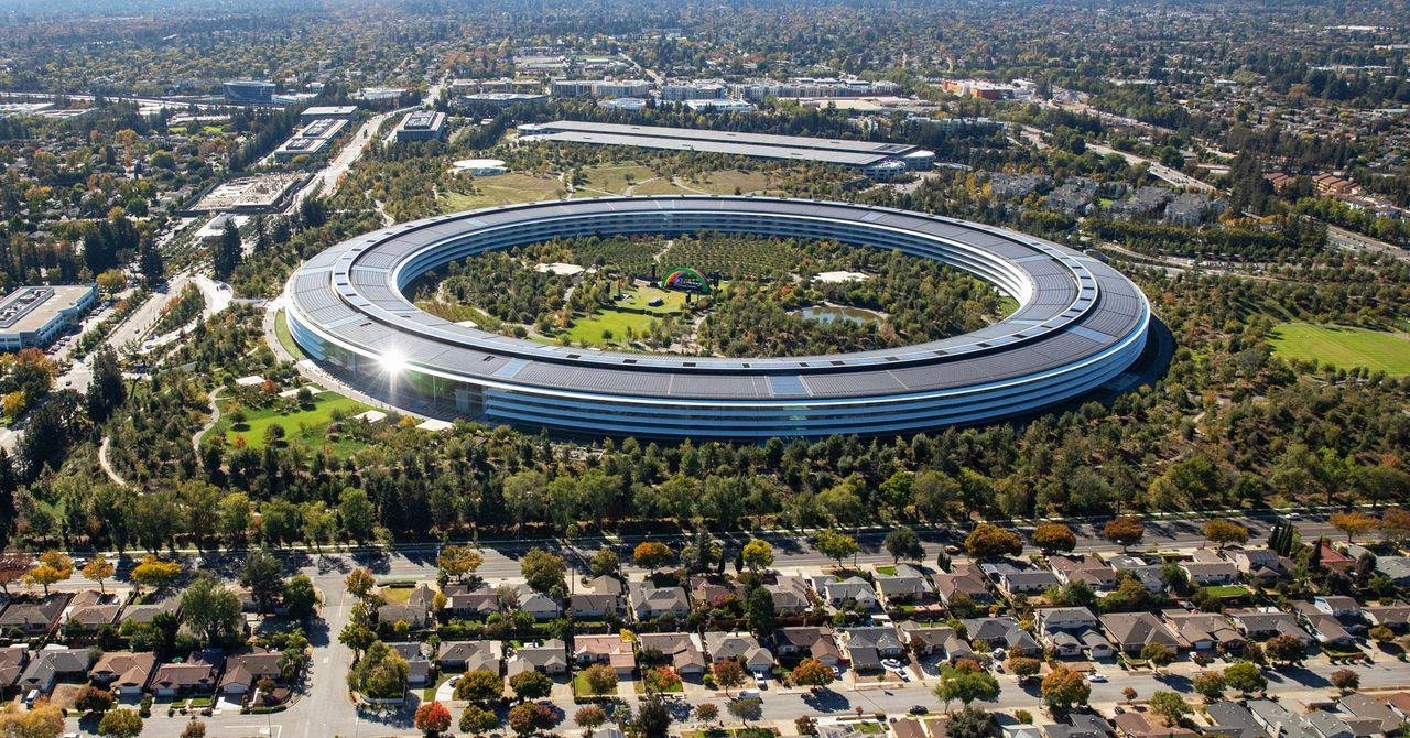 Apple Event Live Blog: Folding...