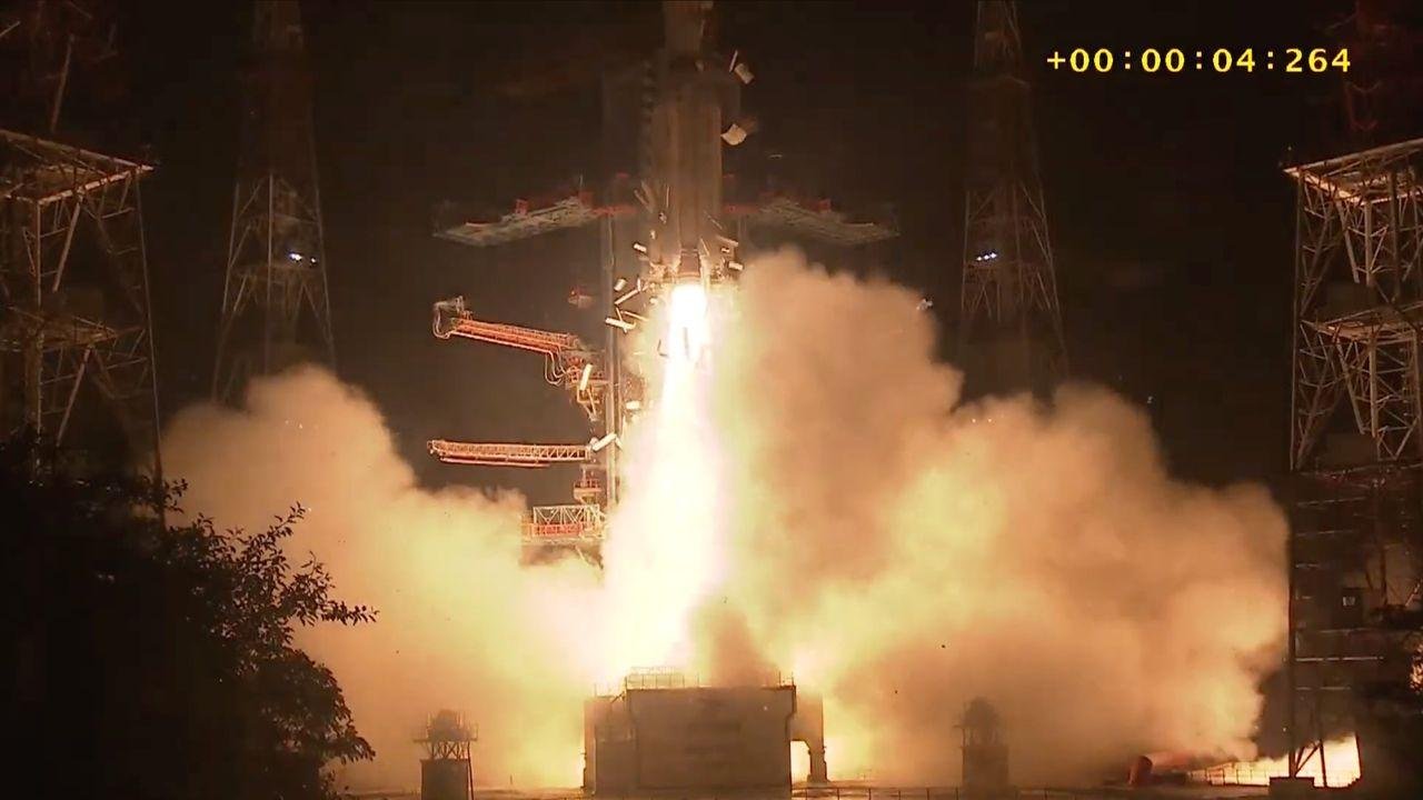 India sends Earth-imaging sate...