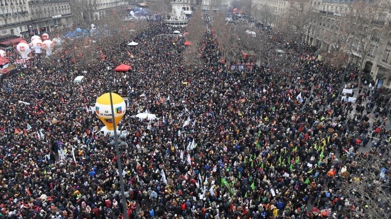 تقديرات فرنسية: خسائر احتجاجات «السترات الصفراء» قد تتجاوز مليار يورو