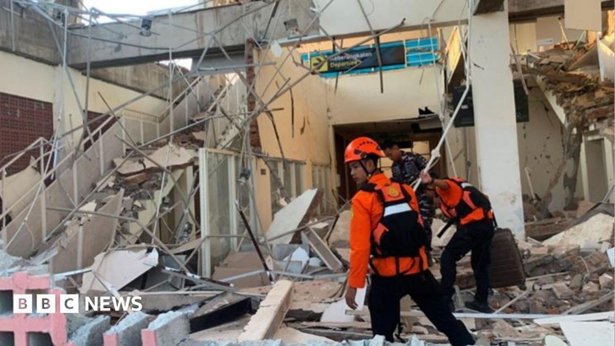 Powerful 7.7-magnitude earthqu...