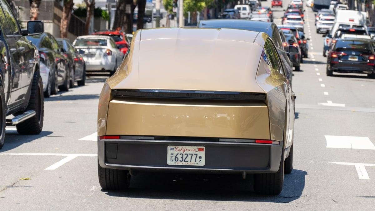 Tesla is preparing to launch t...