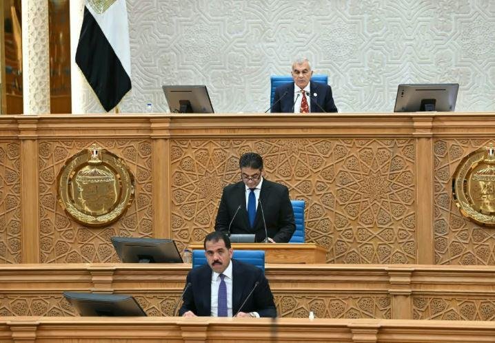 رئيس الشيوخ يرفع الجلسة العامة...