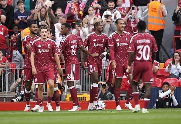 ليفربول يتفوق على كومو بثنائية...