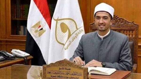 وزير الأوقاف يهنئ الشيخ طارق ش...