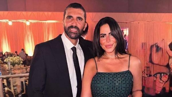 بفستان جريء..أحدث ظهور لـ ماهيتاب ابنة ماجد المصري وزوجها