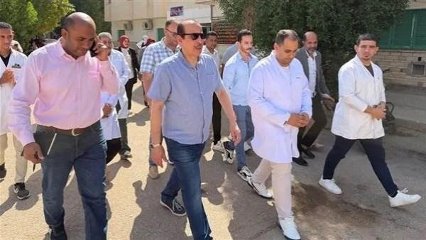 نائب وزير الصحة يتفقد مستشفيات بالوادي الجديد ويشيد بانتظام وكفاءة الخدمات