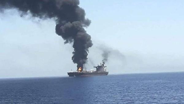 الحرس الثوري الإيراني: إصابة 7 سفن في الخليج ومضيق هرمز والتهديد باستهداف قواعد أمريكية