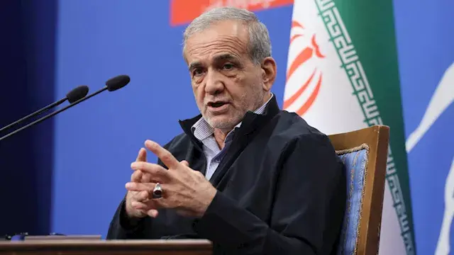 الرئيس الإيراني يؤكد على ضرورة الحفاظ على الطابع السلمي لبحر قزوين