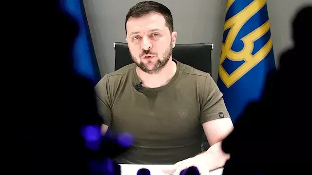 "روسيا تهاجمنا دون سابق إنذار".. زيلينسكي غاضب من تعليق واشنطن تبادل المعلومات الاستخباراتية