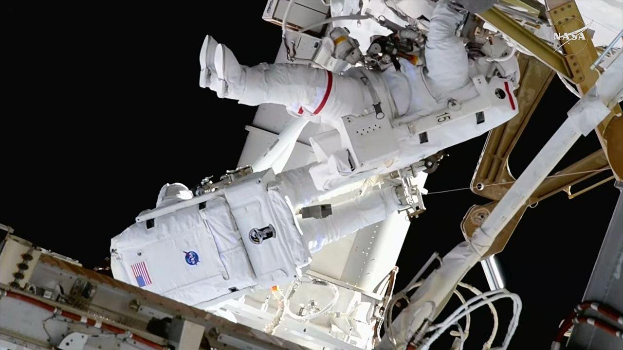 Watch 2 astronauts replace fai...