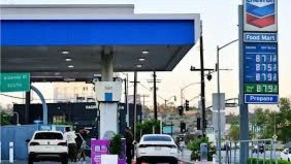 بريطانيا تطمئن مواطنيها بشأن إمدادات الديزل وسط تهديد أمريكي بحظر الصادرات