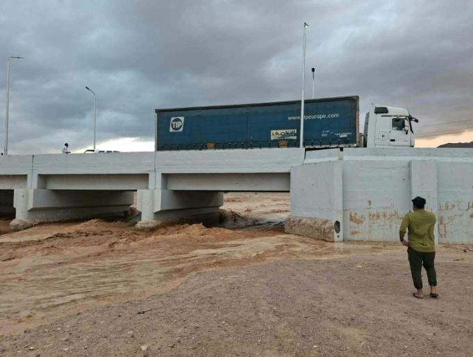مصرع شخص وإصابة آخر وفقد ثالث جراء سيول وادي وتير بجنوب سيناء