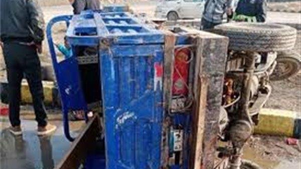 مصرع شخص وإصابة 3 آخرين إثر انقلاب تروسيكل بطريق إطسا الجديد بالفيوم