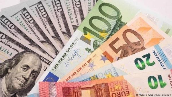 أسعار الدولار واليورو والجنيه...