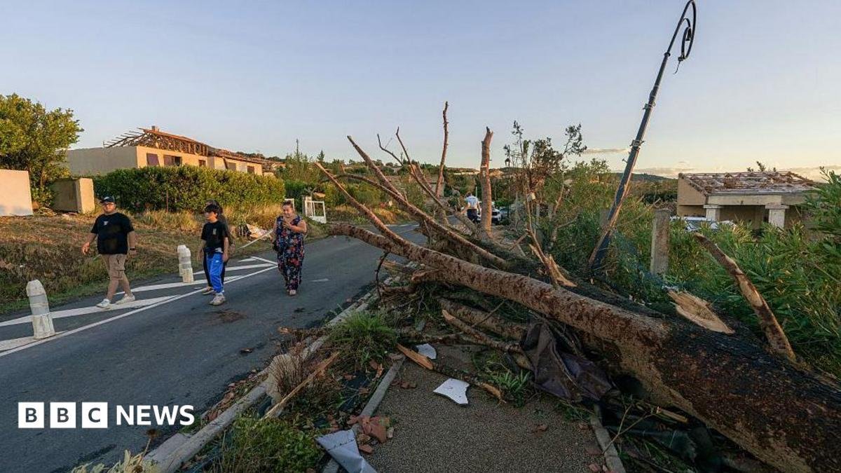 Tornado tears through French v...
