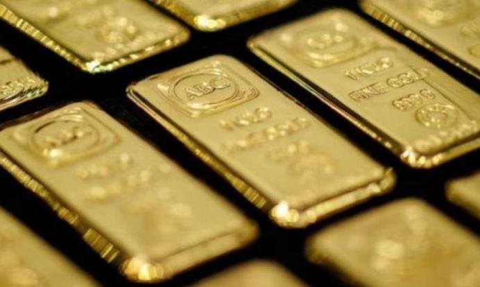 الذهب يتراجع وسط التركيز على مخاطر التضخم مع ارتفاع النفط