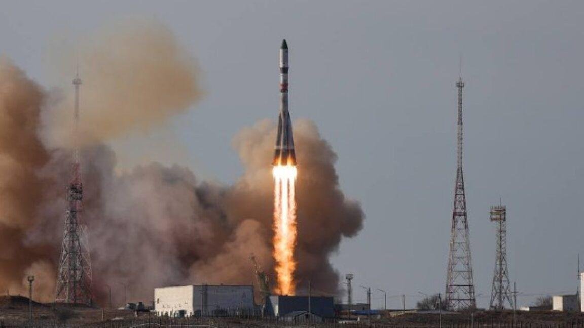 Ukraine strikes major Russian...