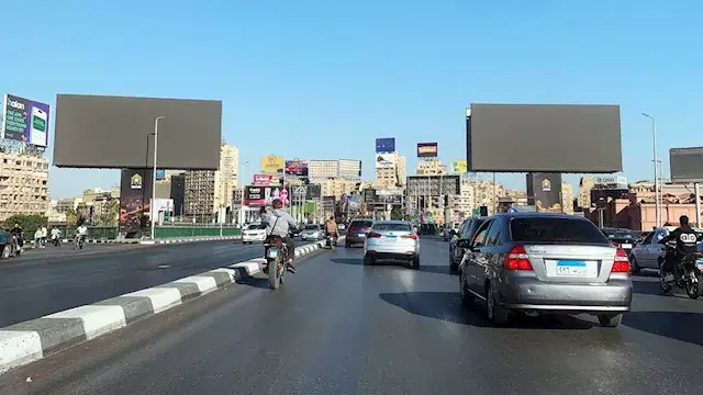 استمرار إيقاف اللوحات الإعلانية بمحور 26 يوليو بعد واقعة بث مشاهد خادشة | صور