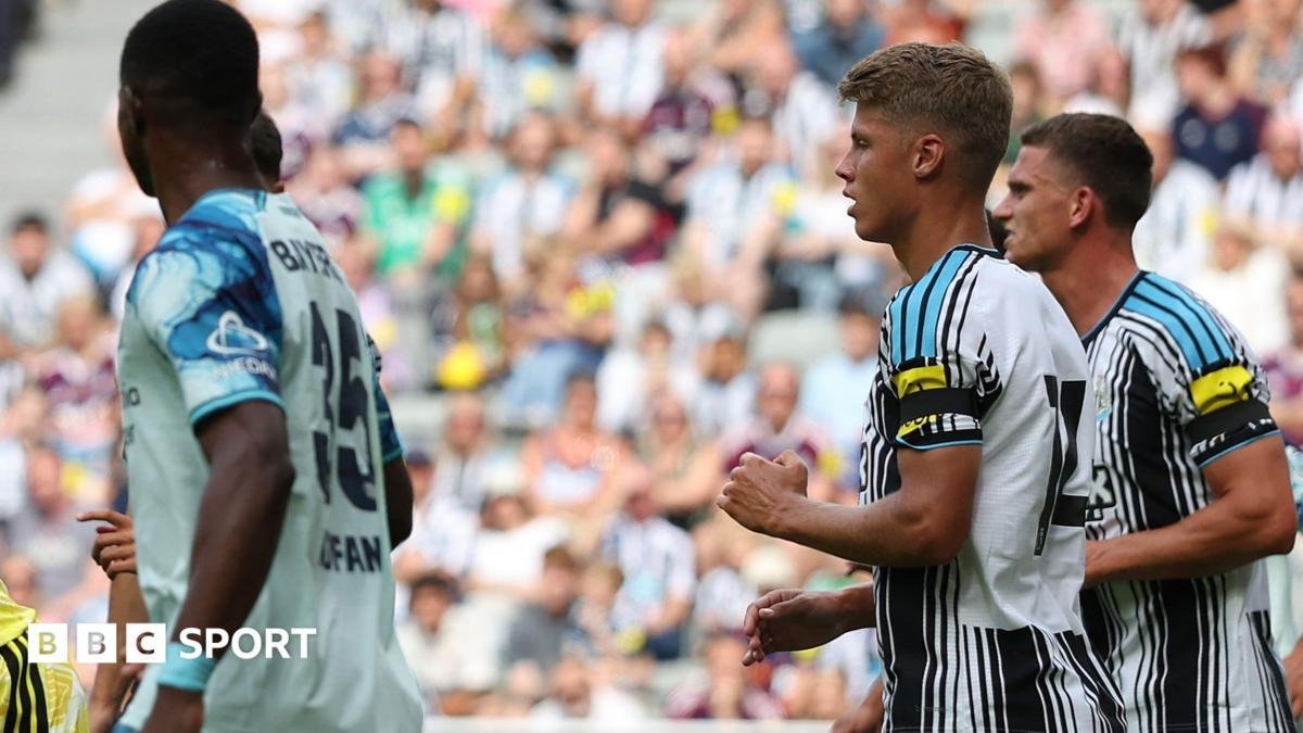 Newcastle change shirts during...