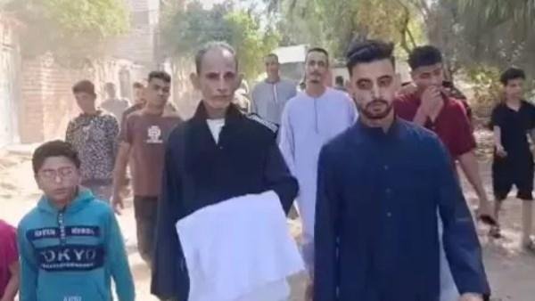 استلموا الكفن.. إنهاء خصومة ثأرية بالمنيا بعد 11 عاما من الخلاف |صور