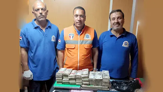 طاقم إسعاف بالفيوم يعيد 660 ألف جنيه لمصاب حادث تصادم