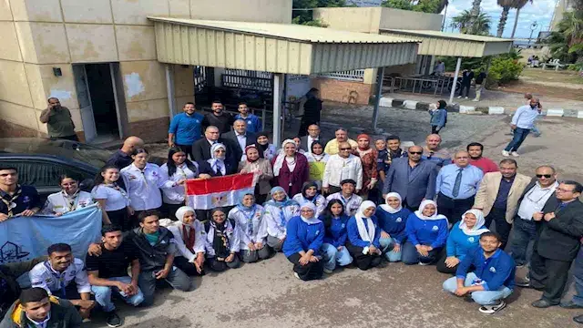 حملة لزراعة الأشجار بمجمع العلوم الإنسانية بجامعة الإسكندرية -صور