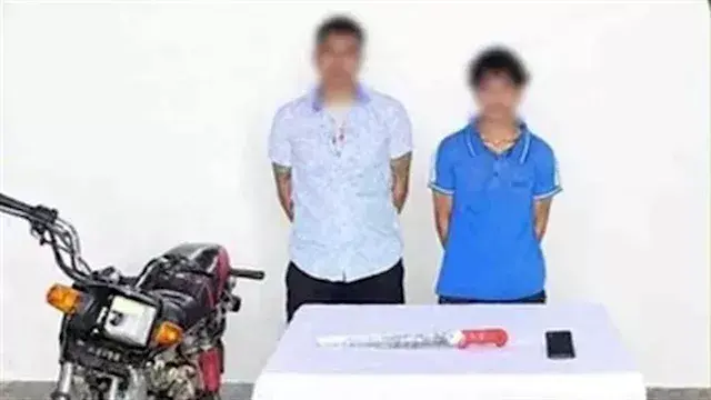 "خطفوا هاتفها أثناء توصيل طفلي...