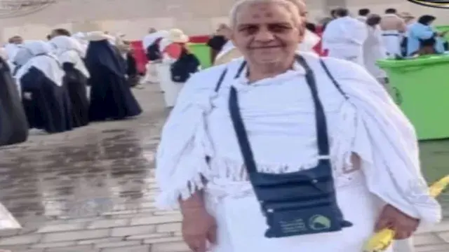 أهالي المنيا يشيعون جثمان أحد ضحايا حادث الصحراوي الغربي