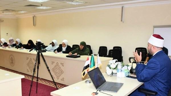 دورة «مهارات الوعظ الديني للواعظات» تناقش تطوير الأداء الدعوي وفقه النساء وضوابط الفتوى وأثر اللغة العربية في الإرشاد