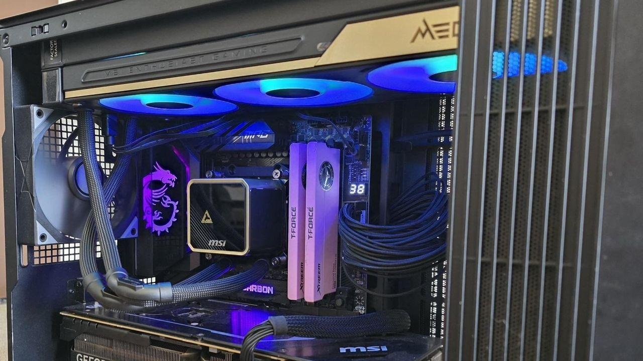 MSI MEG CoreLiquid E15 360 AIO...