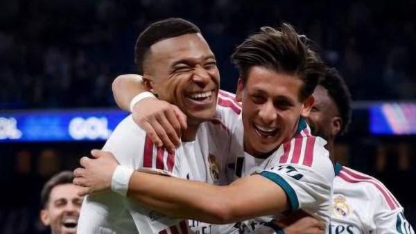 مورينيو يتفوق على فليك.. ريال مدريد يهزم برشلونة في الكامب نو بثنائية مبابي بالدوري الإسباني