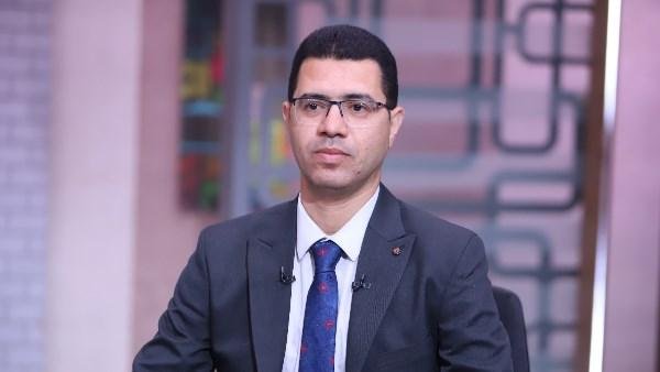د.محمد عسكر يكتب: من الدراما إلى الواقع.. هل أصبحت هواتفنا تحت المراقبة؟