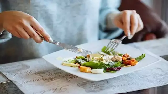 هل يؤثر ترتيب تناول الطعام على الصحة ؟